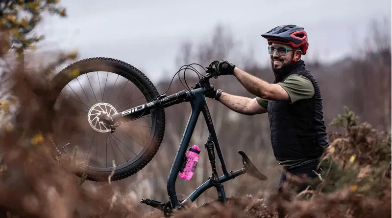 Muc-Off x Fidlock Twist Bottle 590ml + base Pink-8