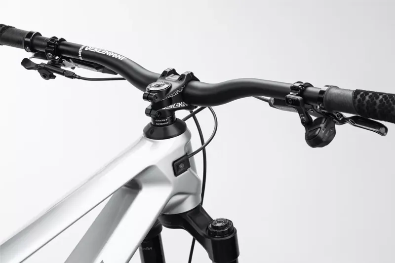 Ghost Poacha Full Party 2026 in Silver/Grey Slab-2